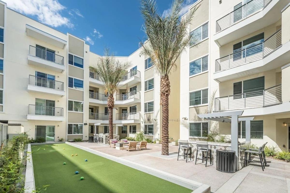Paradise Cozysuites Under The Palms With Jacuzzi 18 Phoenix Bagian luar foto
